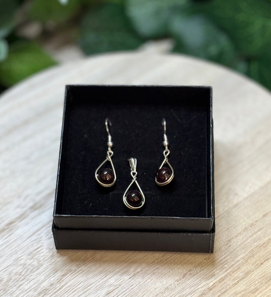 Garnet Earring & Necklace Set